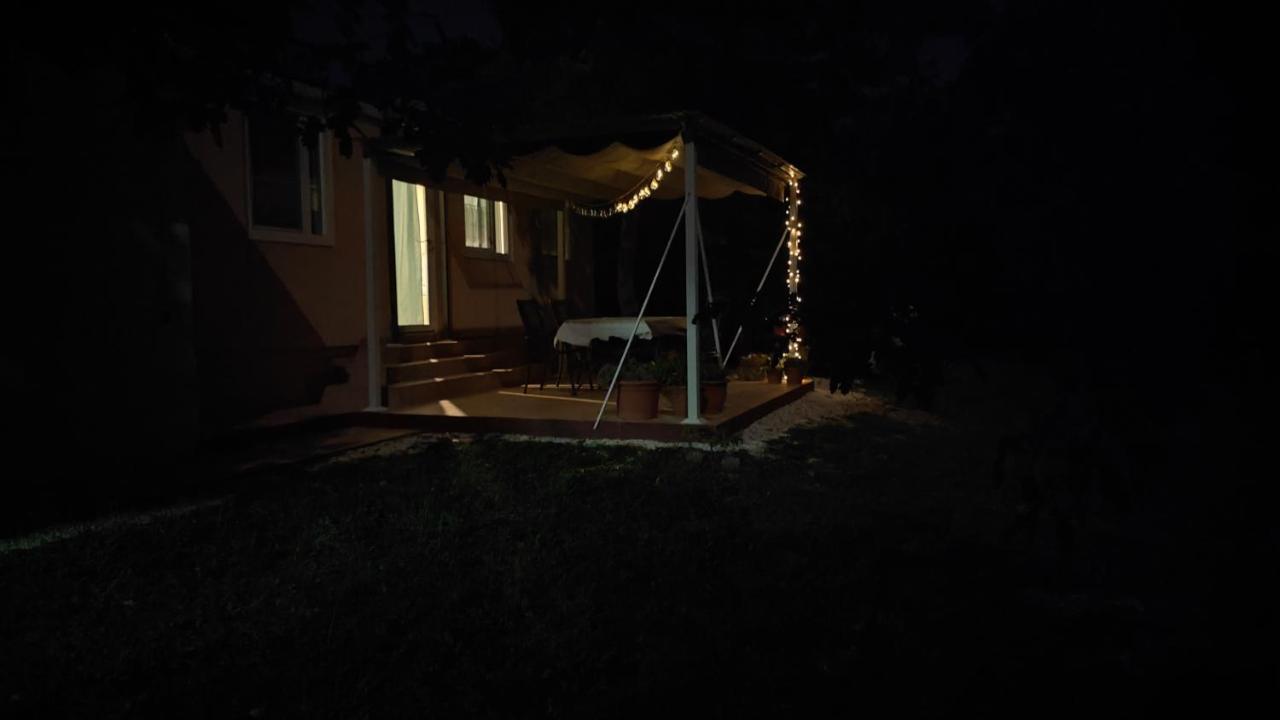 Villa Tiny House Dora Marčana Esterno foto
