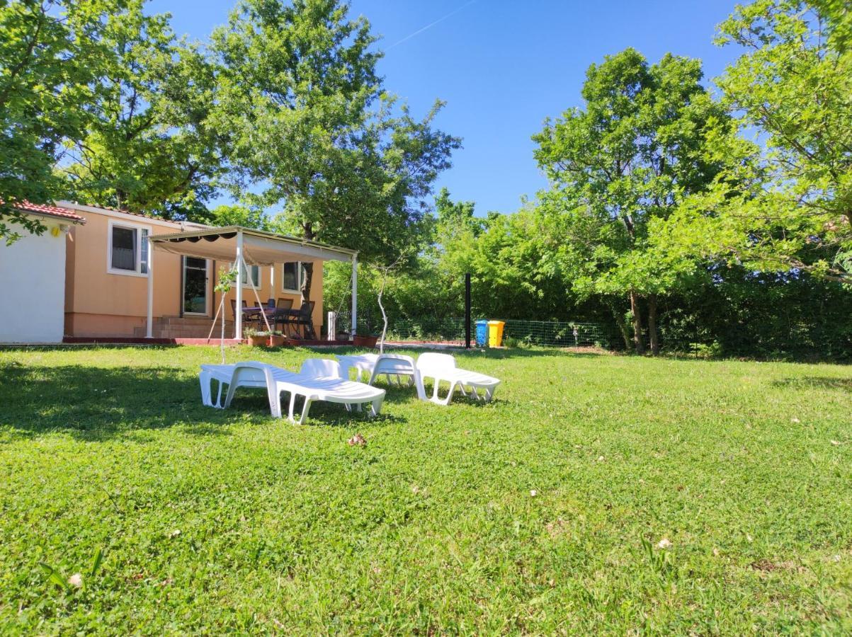 Villa Tiny House Dora Marčana Esterno foto