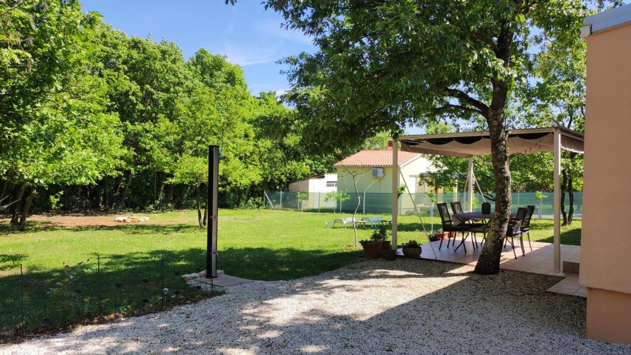 Villa Tiny House Dora Marčana Esterno foto
